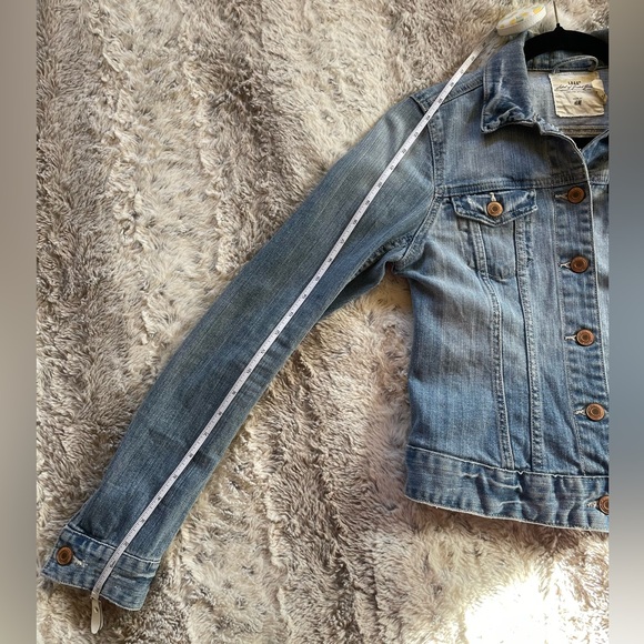+FREE🎁  Y2K H&M L.O.G.G. Light Colored Tailor Cut Jean jacket - size 4 - Picture 12 of 16